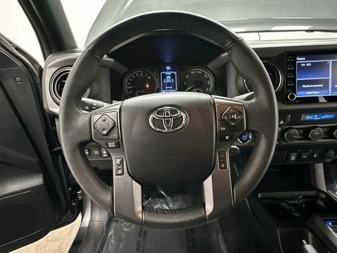Used 2022 Toyota Tacoma TRD Off-Road image 7