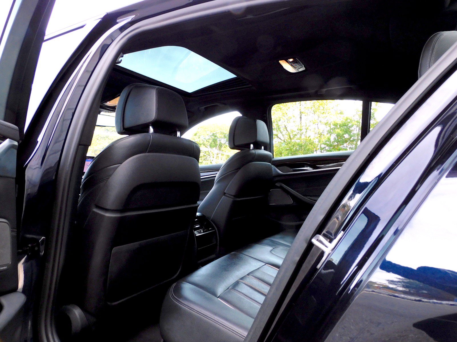 Used 2020 BMW 540i xDrive w/ M Sport Package AWD/4WD image 15