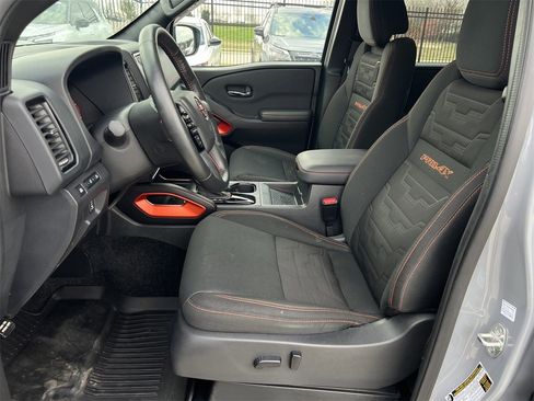 Used 2023 Nissan Frontier PRO-4X w/ Pro Convenience Package image 12