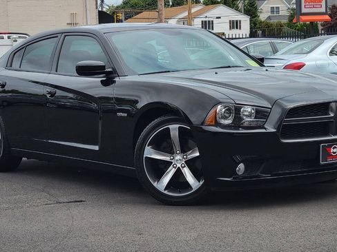 Used 2014 Dodge Charger R/T RWD image 4