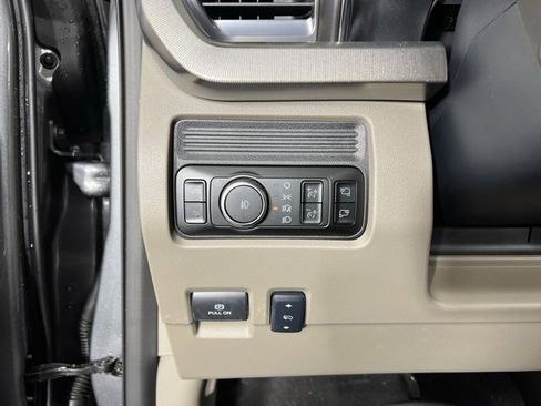 Used 2025 Ford F350 Platinum w/ Platinum Plus Package image 14