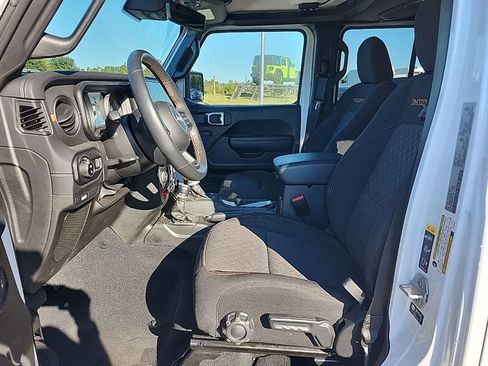 Certified 2024 Jeep Gladiator Mojave w/ Technology Group image 22