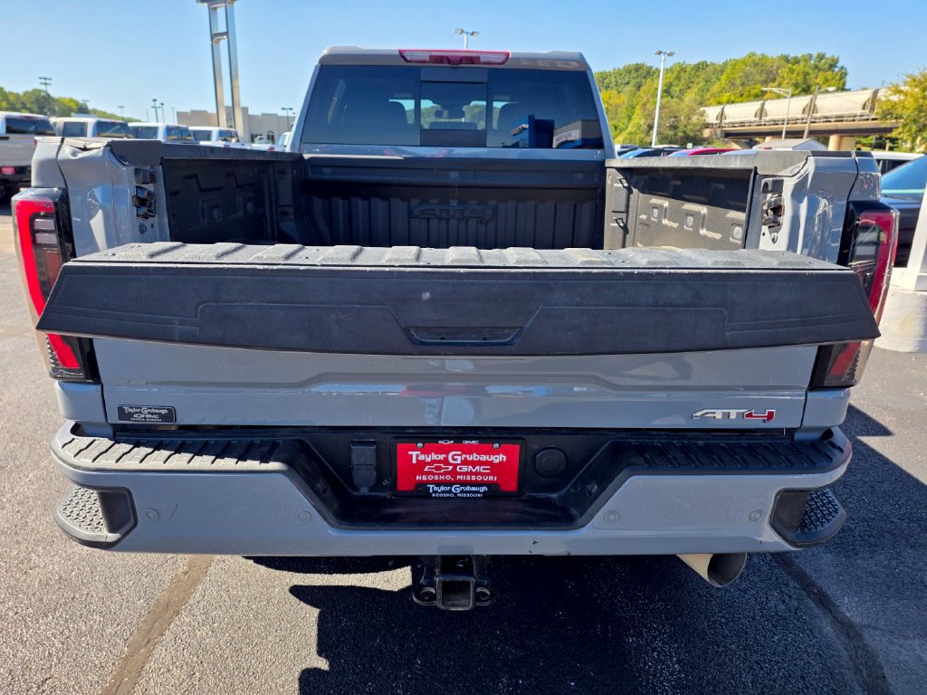 Used 2024 GMC Sierra 2500 AT4 w/ AT4 Preferred Package AWD/4WD image 11