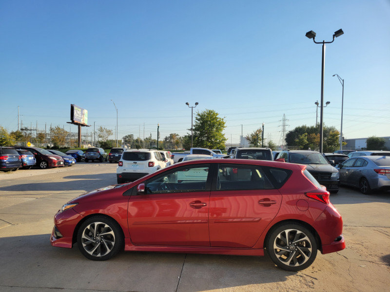 Used 2018 Toyota Corolla iM w/ All-Weather Mat Package FWD image 5