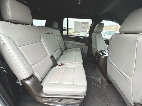 Used 2025 Chevrolet Suburban LT w/ Comfort Package image 27