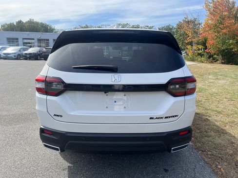 Used 2025 Honda Pilot Black Edition image 6