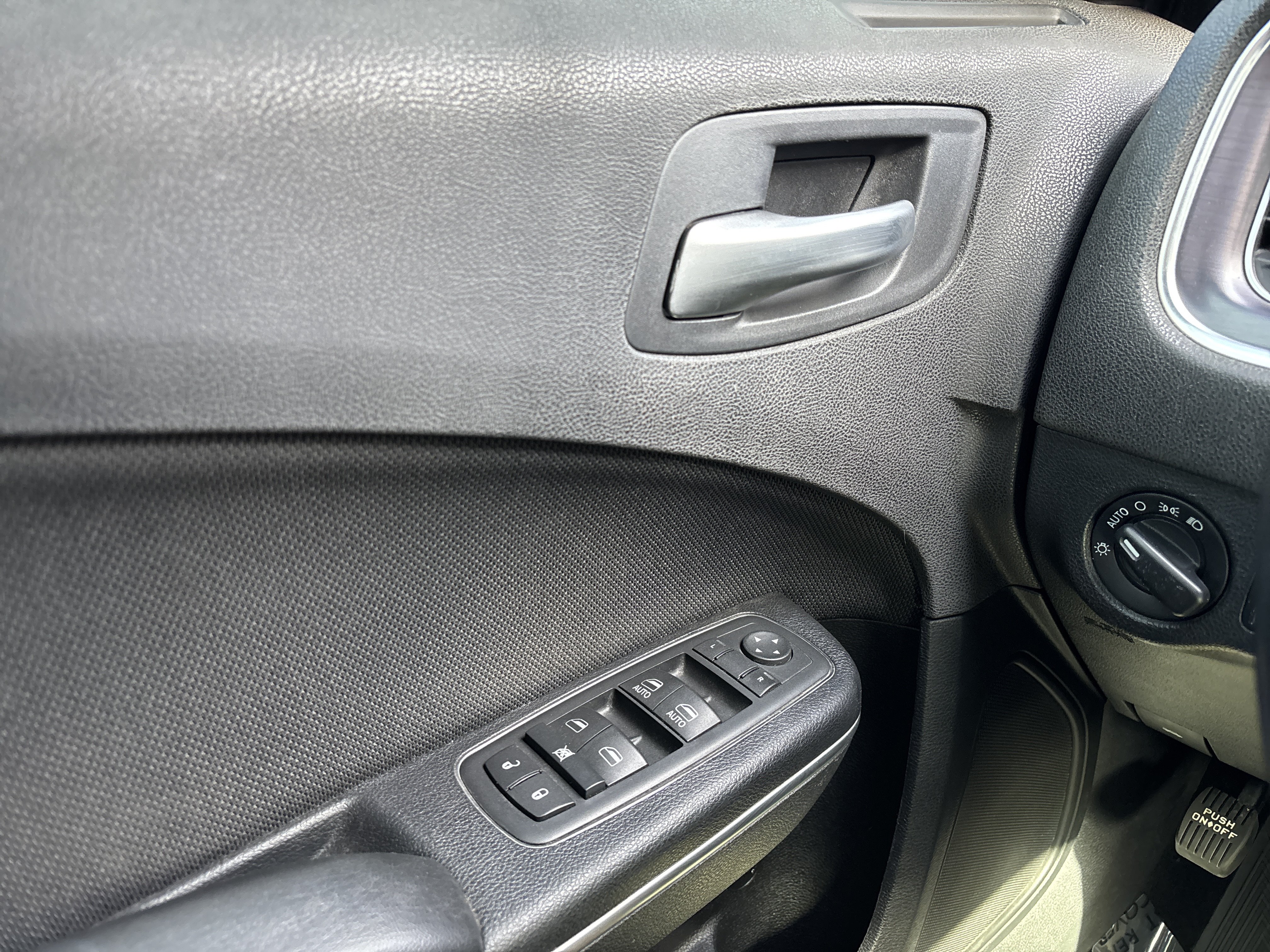 Used 2016 Dodge Charger SE RWD image 31
