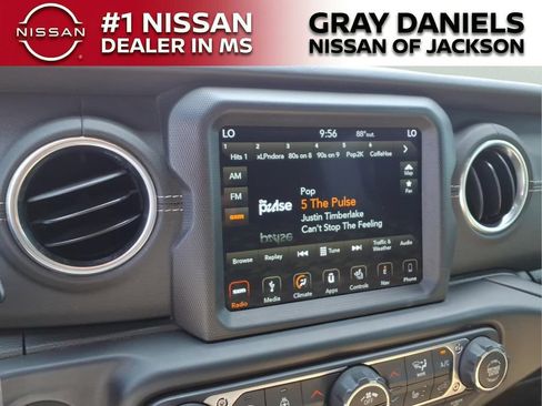 Used 2019 Jeep Wrangler Unlimited Sahara AWD/4WD image 17