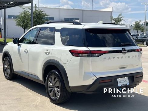 Used 2024 Nissan Pathfinder SV FWD image 11