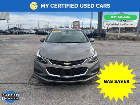 Used 2017 Chevrolet Cruze LT w/ Convenience Package image 2