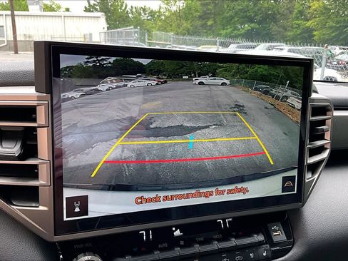 Used 2025 Toyota Tundra Limited AWD/4WD image 26