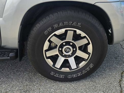 Used 2007 Toyota 4Runner SR5 AWD/4WD image 6