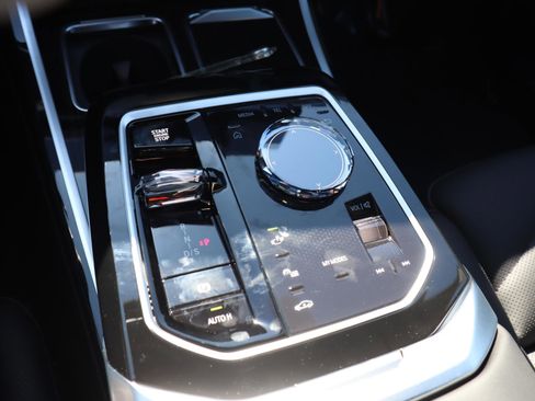 New 2026 BMW 740i w/ Premium Package image 21