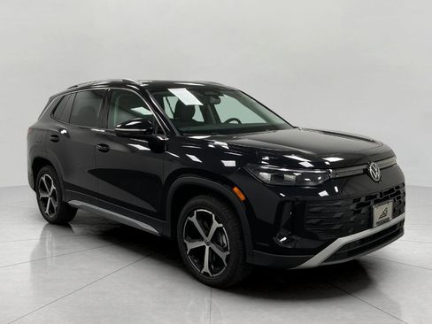 New 2025 Volkswagen Tiguan SE image 1