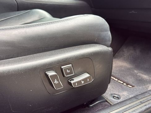 Used 2016 Lexus LS 460 w/ Comfort Package image 24