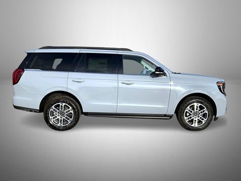 New 2026 Ford Expedition Active image 4