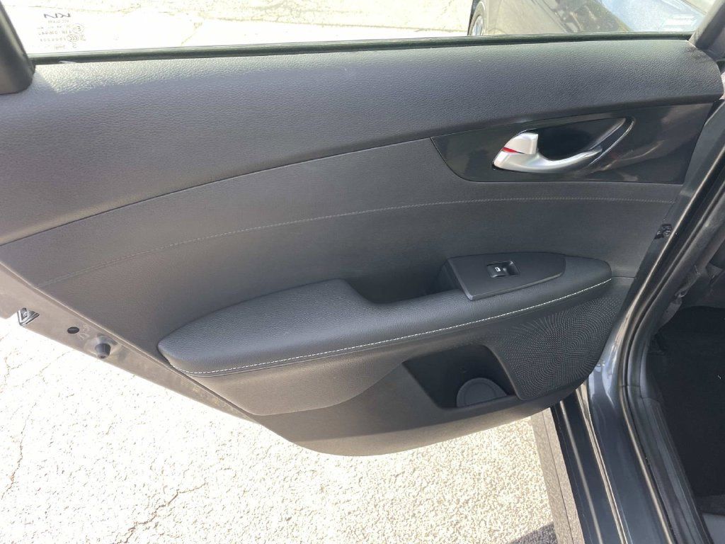 Used 2023 Kia Forte GT-Line w/ GT-Line Premium Package FWD image 16