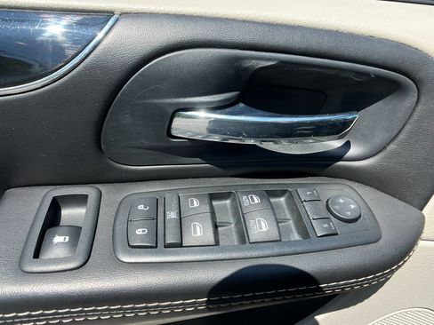 Used 2014 Dodge Grand Caravan SE FWD image 12