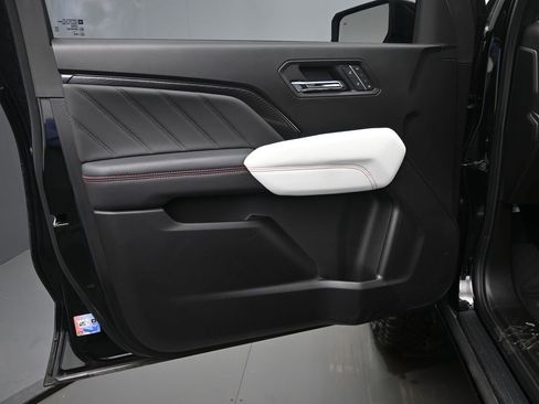 Used 2024 GMC Canyon AT4X image 12