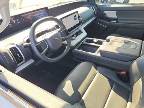 Certified 2025 Ford Expedition Active AWD/4WD image 3