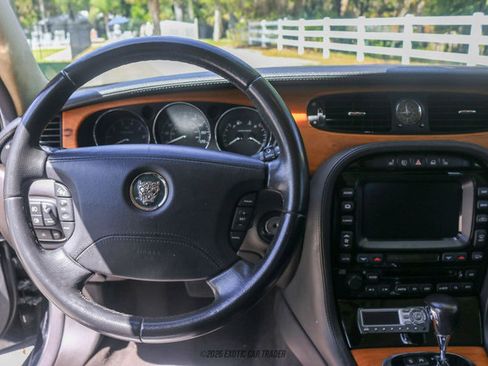 Used 2006 Jaguar XJ Vanden Plas Super V8 Portfolio RWD image 45