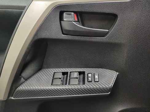Used 2015 Toyota RAV4 LE FWD image 25