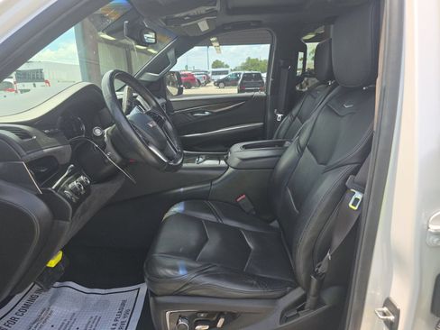 Used 2016 Cadillac Escalade Platinum AWD/4WD image 5