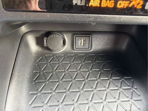 Used 2025 Toyota RAV4 LE AWD/4WD image 24