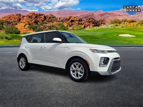 Certified 2022 Kia Soul LX w/ Technology Package image 2