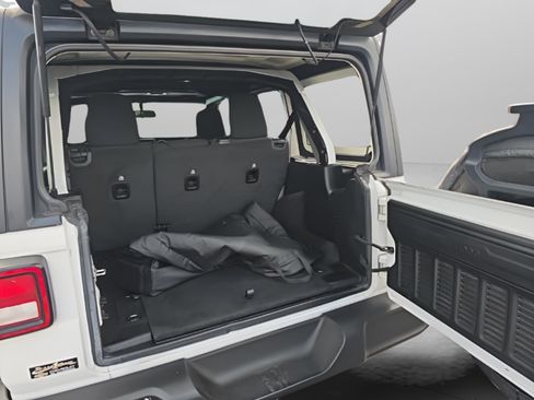 Used 2020 Jeep Wrangler Unlimited Sport image 9