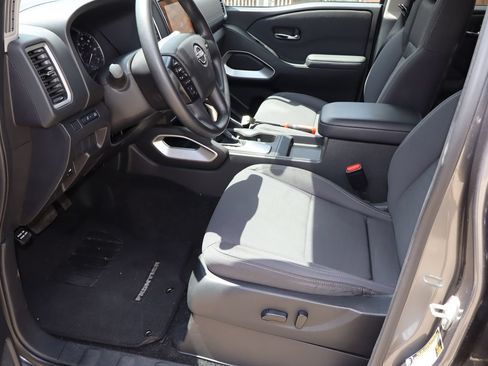Used 2024 Nissan Frontier SV AWD/4WD image 15