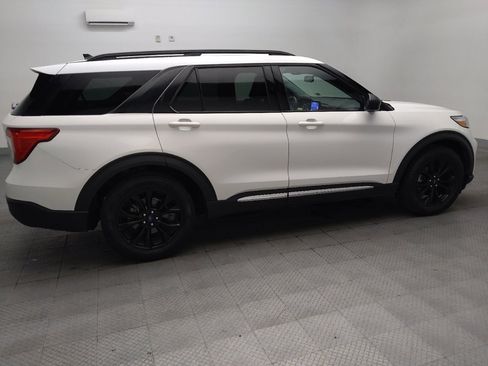 Used 2021 Ford Explorer XLT w/ Equipment Group 202A RWD image 10