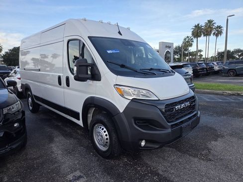 Used 2025 RAM ProMaster 2500 w/ Convenience Group FWD image 2