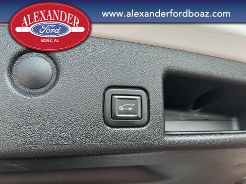 Used 2020 Chevrolet Equinox LT FWD image 19