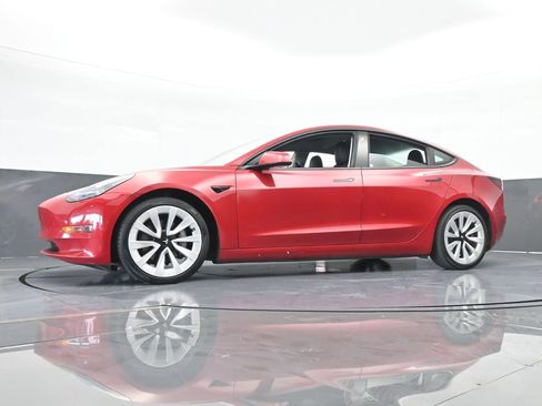 Used 2022 Tesla Model 3 Standard Range image 53