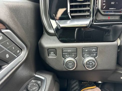 Used 2025 GMC Sierra 1500 SLT AWD/4WD image 11