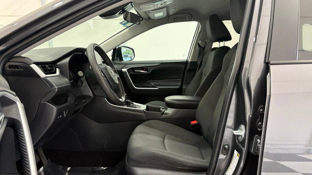 Used 2024 Toyota RAV4 XLE FWD image 12