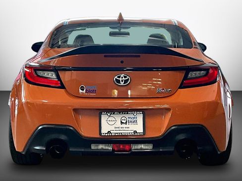 Used 2023 Toyota GR86 10th Anniversary SE RWD image 3