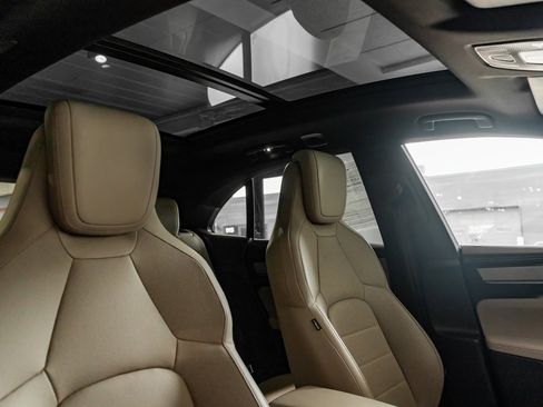 Certified 2025 Porsche Macan 4 Electric image 27