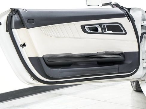 Used 2018 Mercedes-Benz AMG GT Roadster image 38