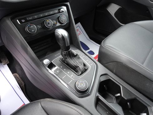 Used 2021 Volkswagen Tiguan SEL image 17