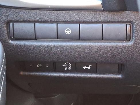 Used 2024 Nissan Rogue SV image 23