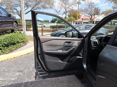 Used 2023 Nissan Rogue SV image 20