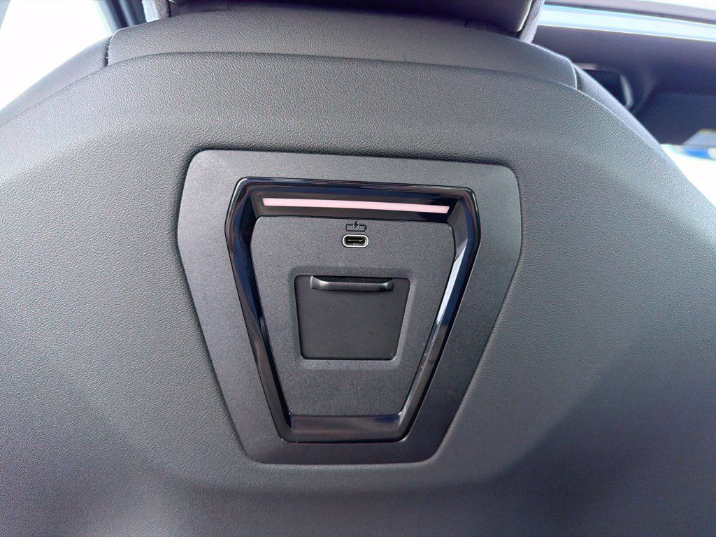 Used 2026 BMW 530i w/ M Sport Package RWD image 13