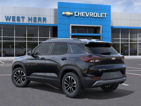 Used 2026 Chevrolet TrailBlazer LT w/ LT Cold Weather Package AWD/4WD image 3