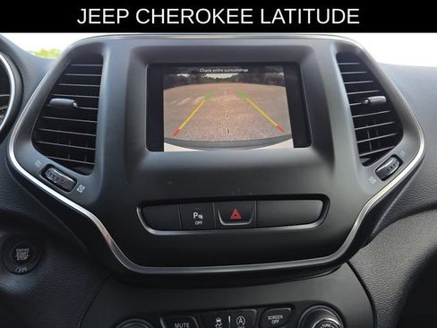 Used 2019 Jeep Cherokee Latitude Plus FWD image 31