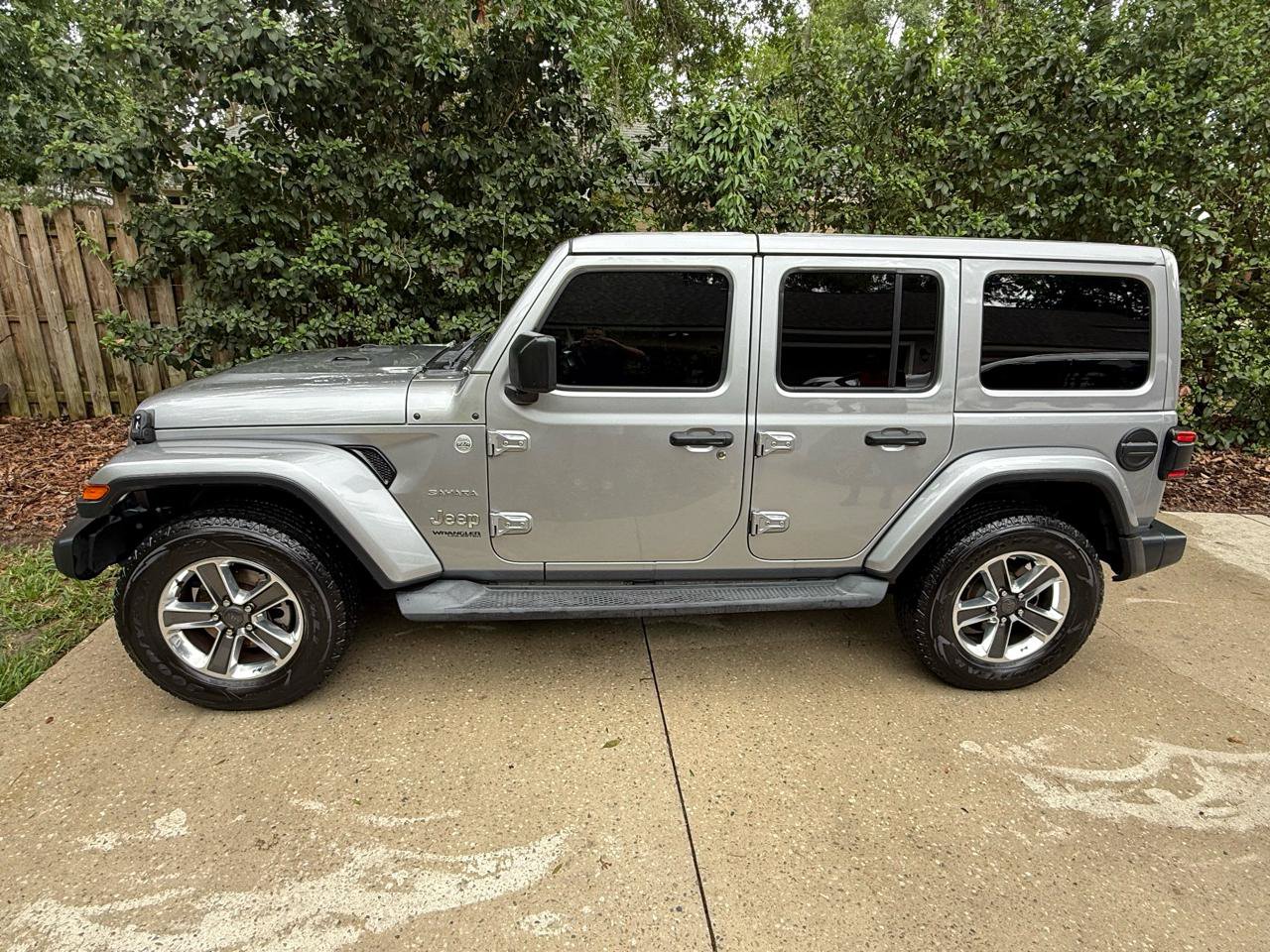 Used 2019 Jeep Wrangler Unlimited Sahara AWD/4WD image 2
