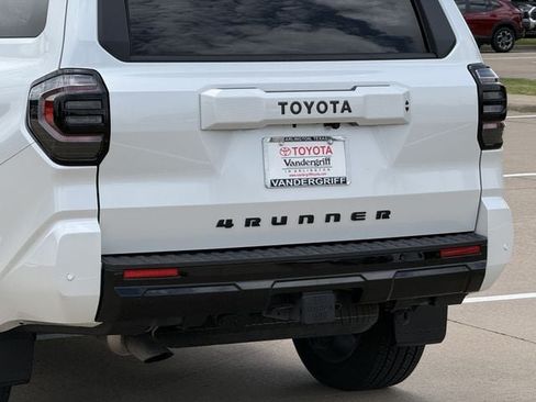 Used 2025 Toyota 4Runner TRD Sport AWD/4WD image 11