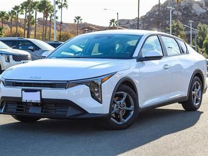 New 2025 Kia K4 LXS