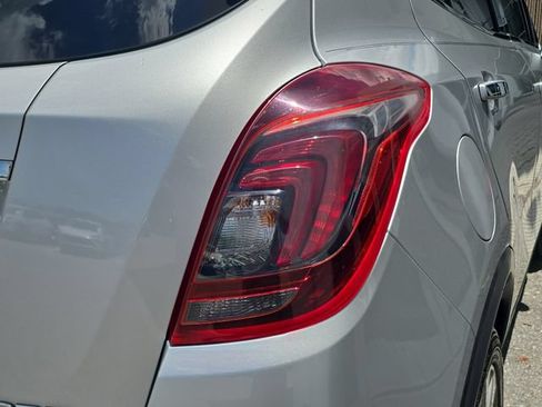 Certified 2019 Buick Encore Preferred FWD image 8